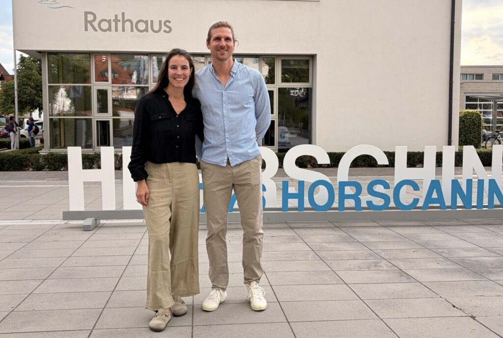 Antonia Cruel und Max Seeberger sind die Gründer der stiltlife GmbH in Herrsching und haben ein tiny house auf Stelzen entwickelt