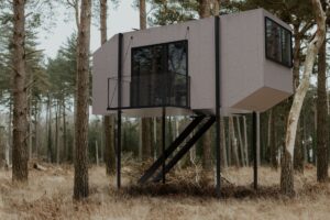 so könnte das Stilt im Wald aussehen. Das tiny house auf Stelzen haben die Herrschinger Antonia Cruel und Max Seeberger entwickelt.